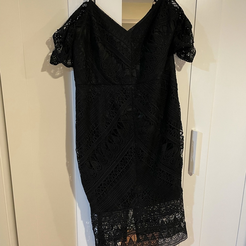 City Chic Black Cold-Shoulder Lace Midi Dress - Picture 8 of 10